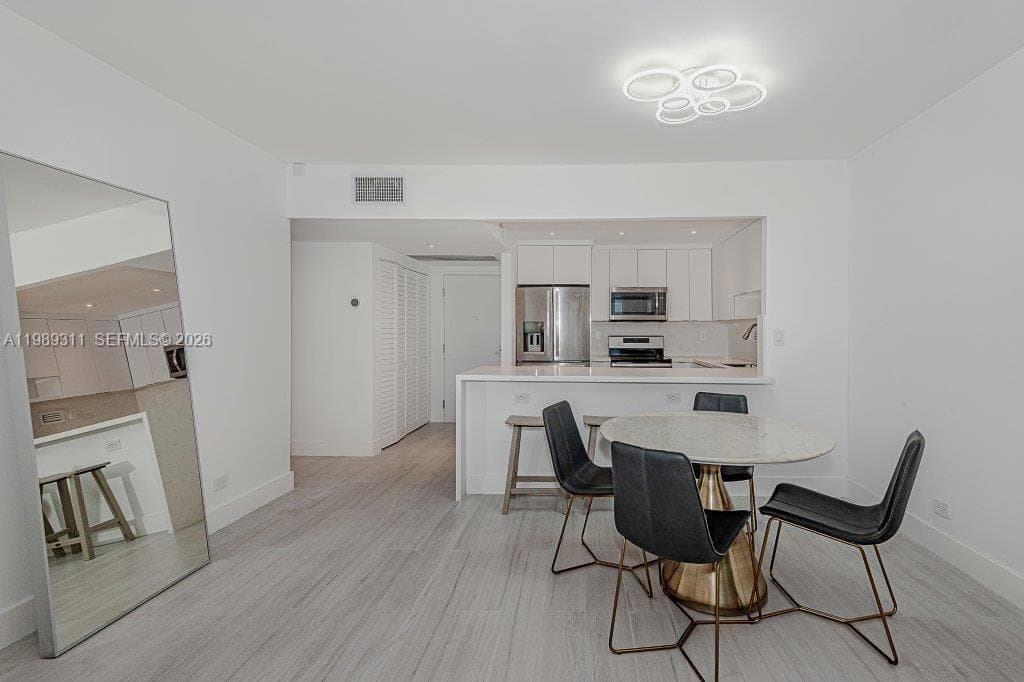 A11989311 — Miami Beach — 8