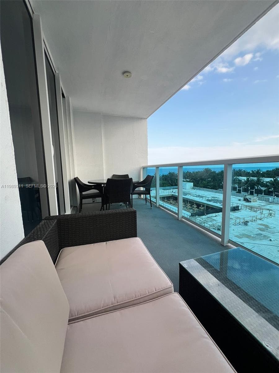 A11989311 — Miami Beach — 25