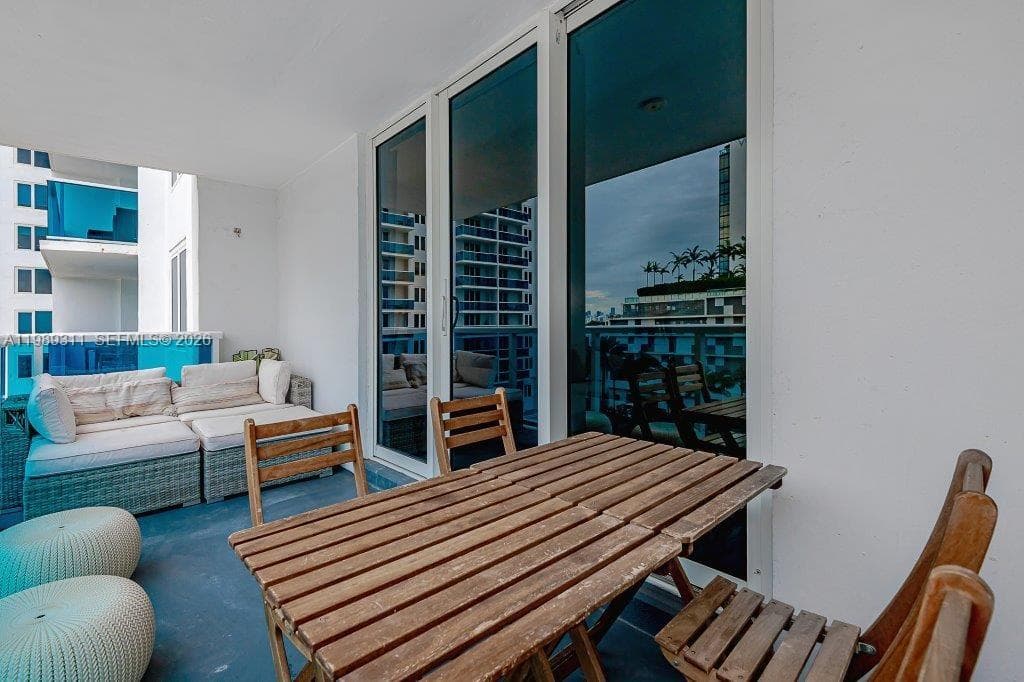 A11989311 — Miami Beach — 21