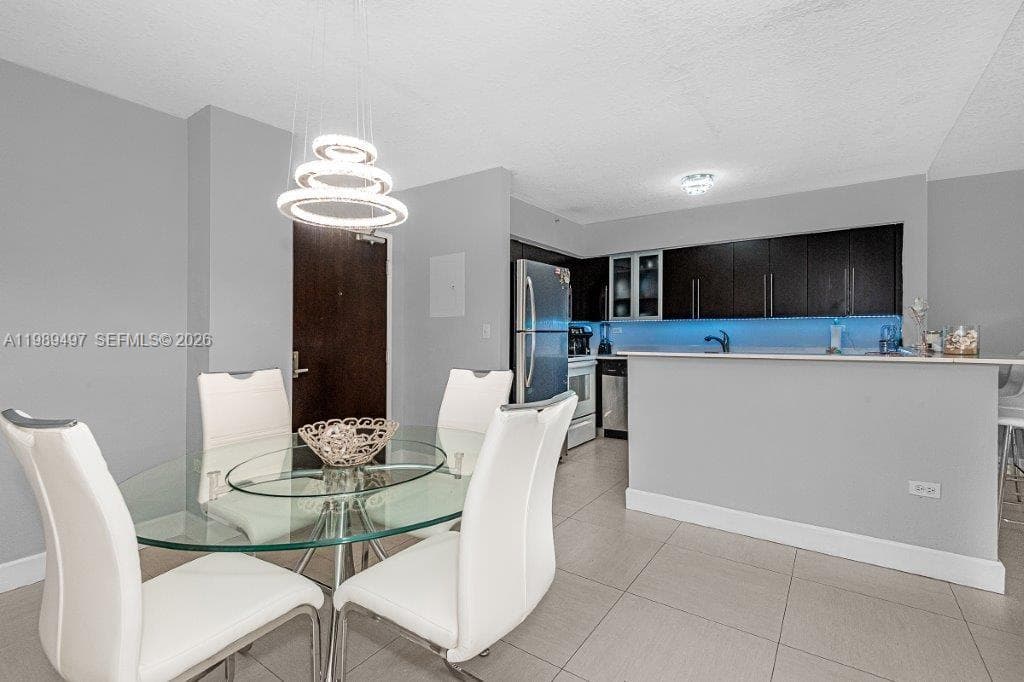 A11989497 — Miami Beach — 23