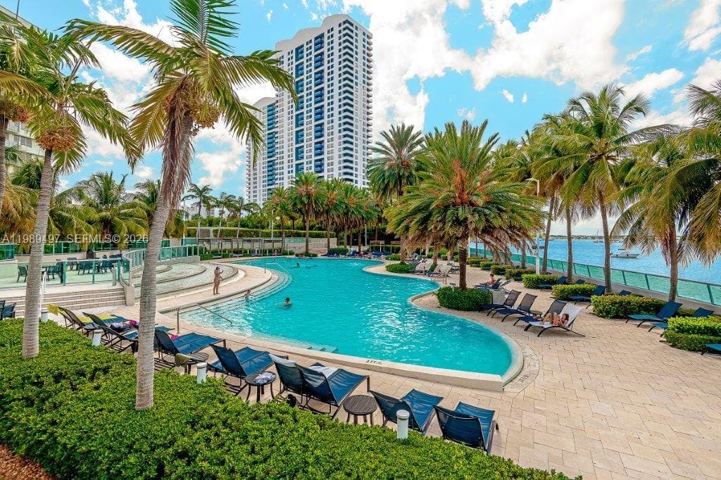 A11989497 — Miami Beach — 27