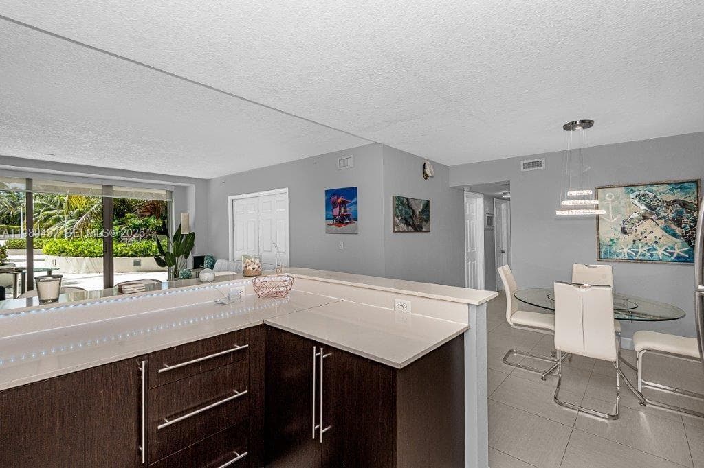 A11989497 — Miami Beach — 2