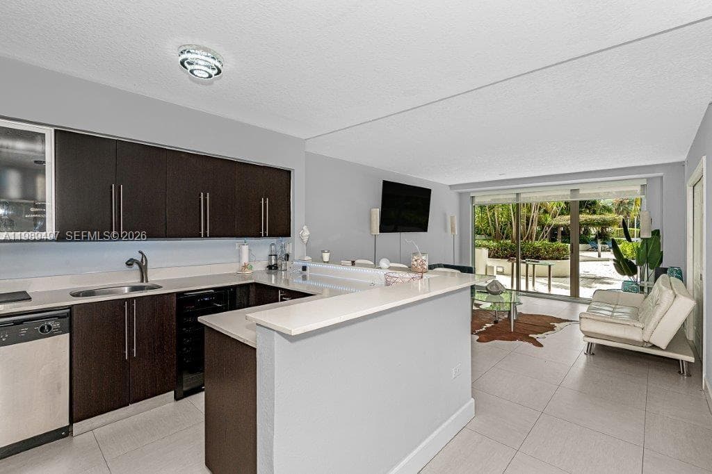 A11989497 — Miami Beach — 13