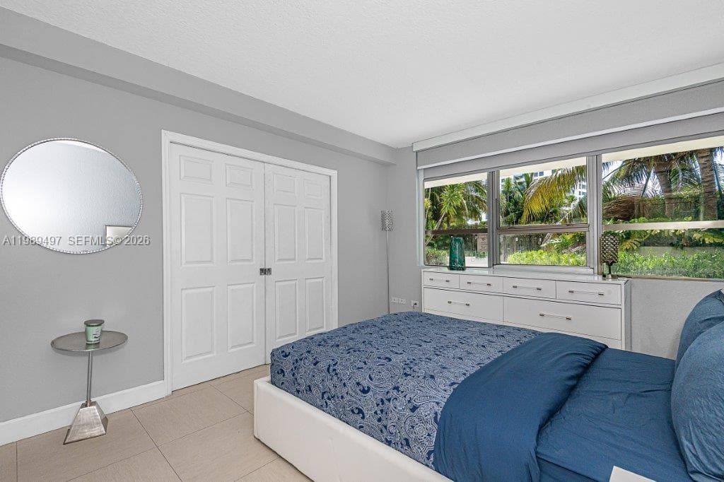 A11989497 — Miami Beach — 3
