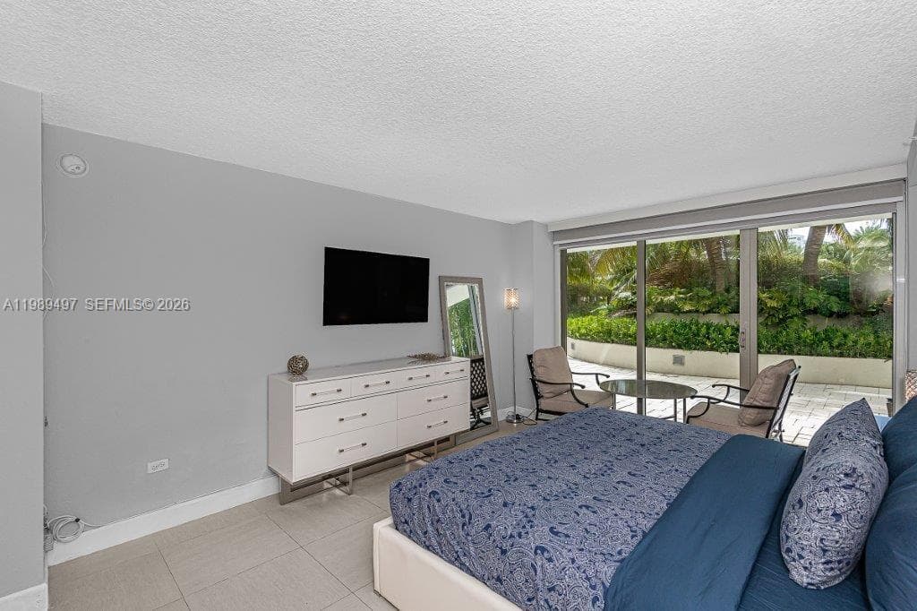 A11989497 — Miami Beach — 9