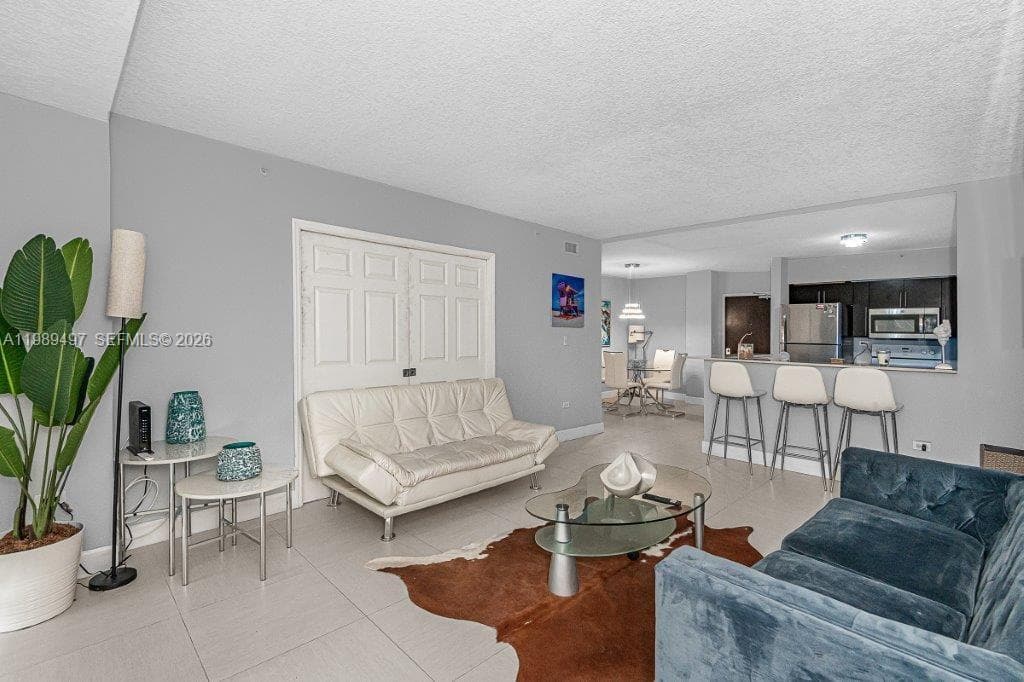 A11989497 — Miami Beach — 15