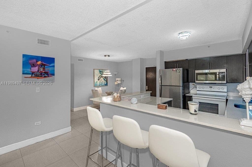 A11989497 — Miami Beach — 19