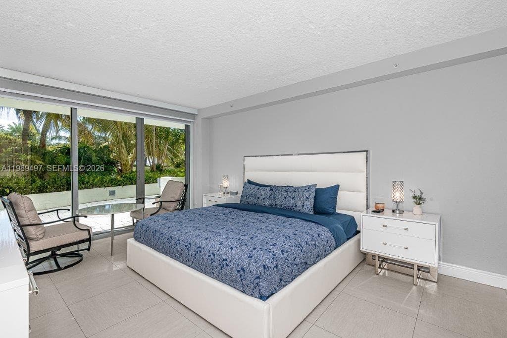 A11989497 — Miami Beach — 8