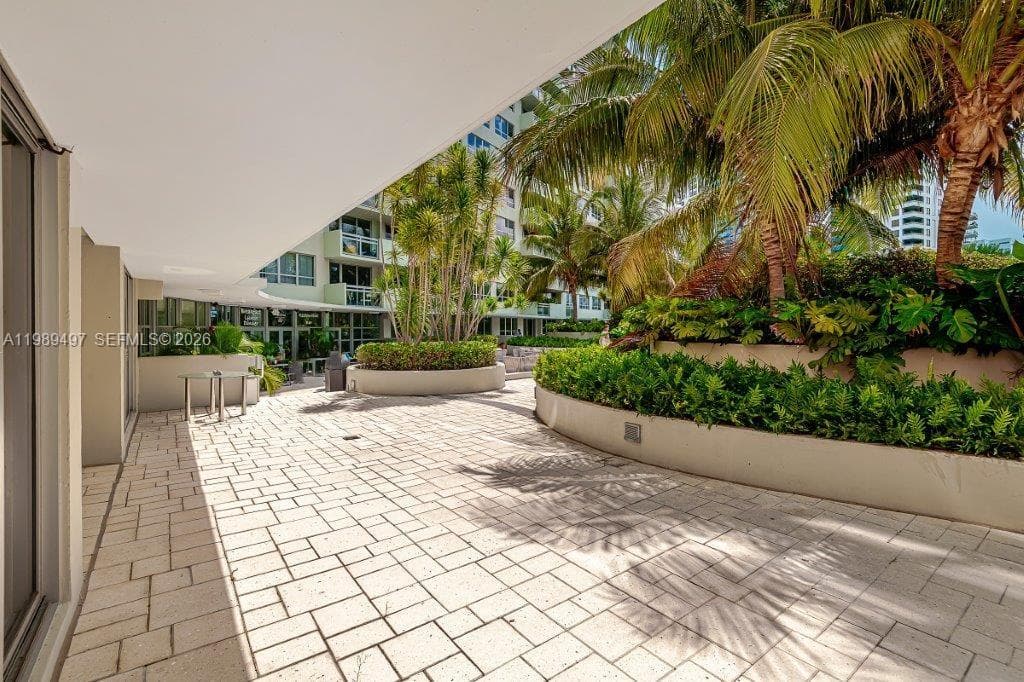 A11989497 — Miami Beach — 25