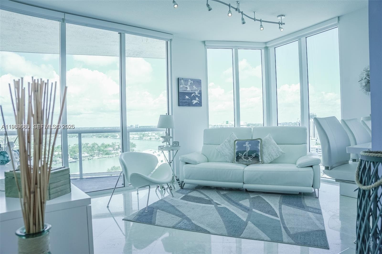 A11989680 — Miami Beach — 6