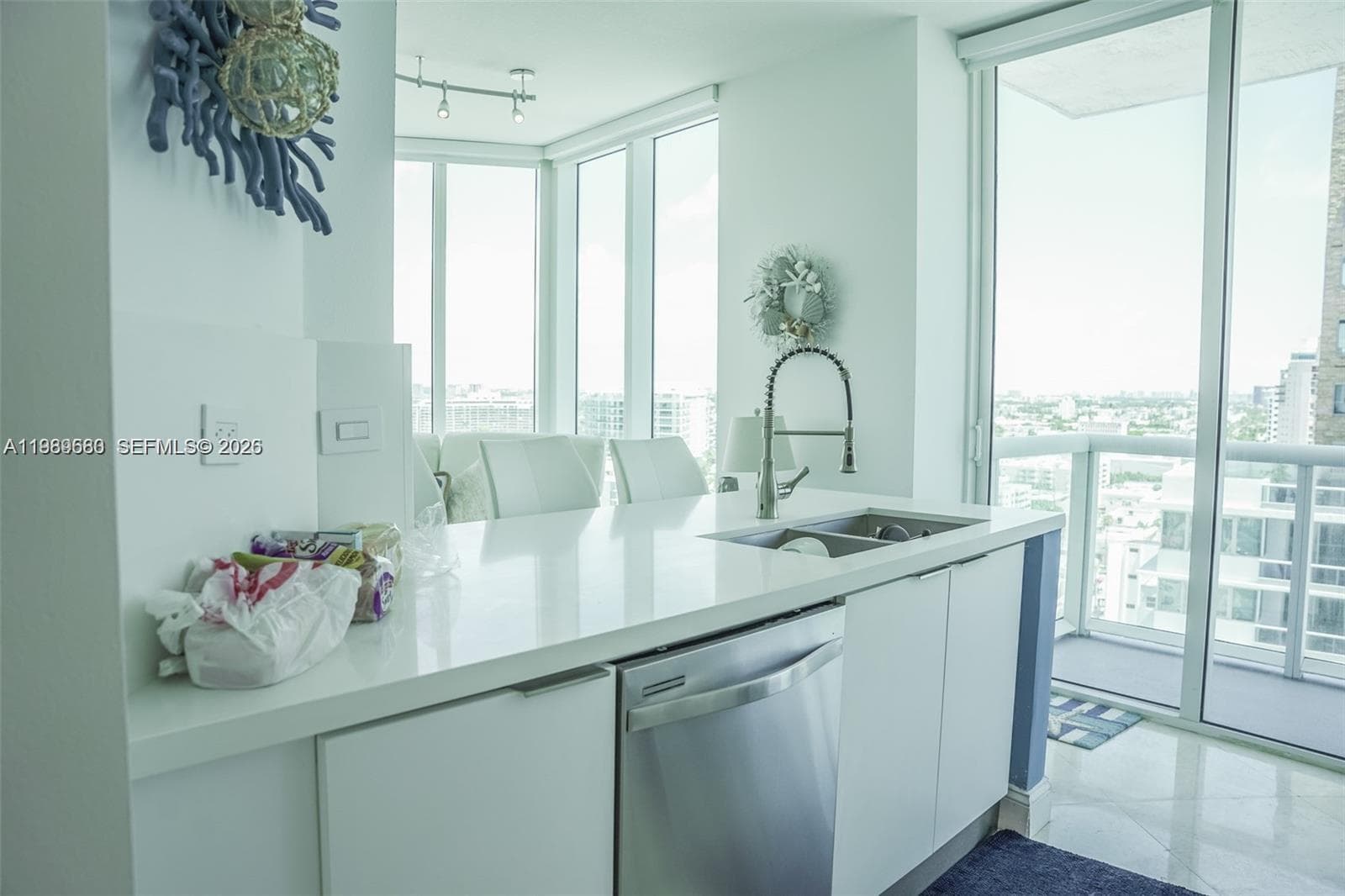 A11989680 — Miami Beach — 9