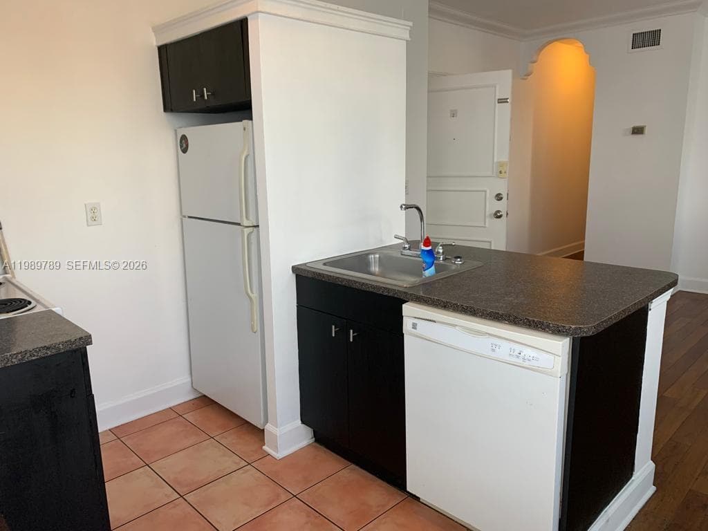 A11989789 — Miami Beach — 6
