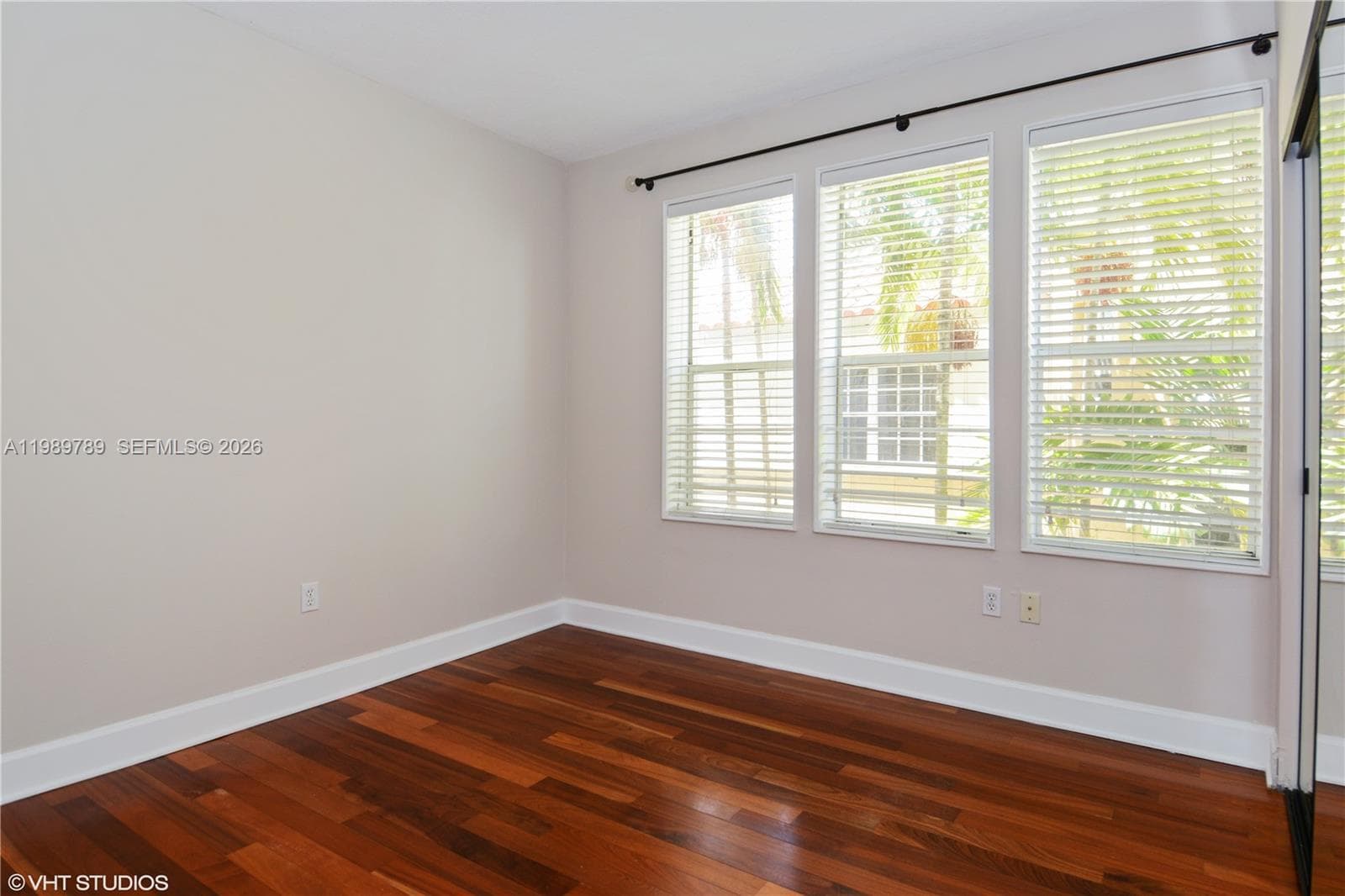 A11989789 — Miami Beach — 9