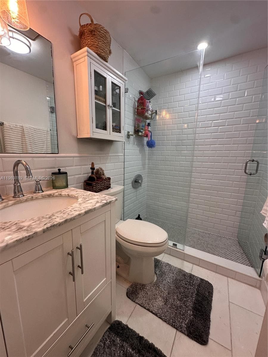 A11989789 — Miami Beach — 10