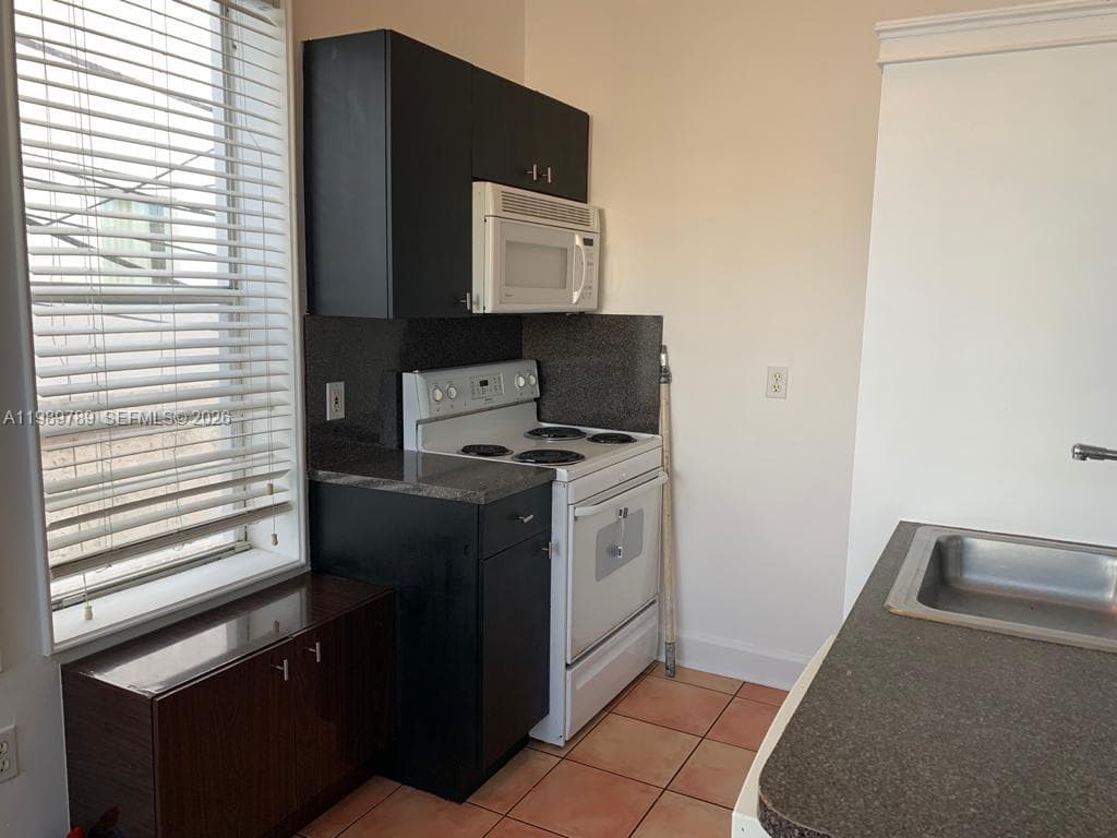 A11989789 — Miami Beach — 4