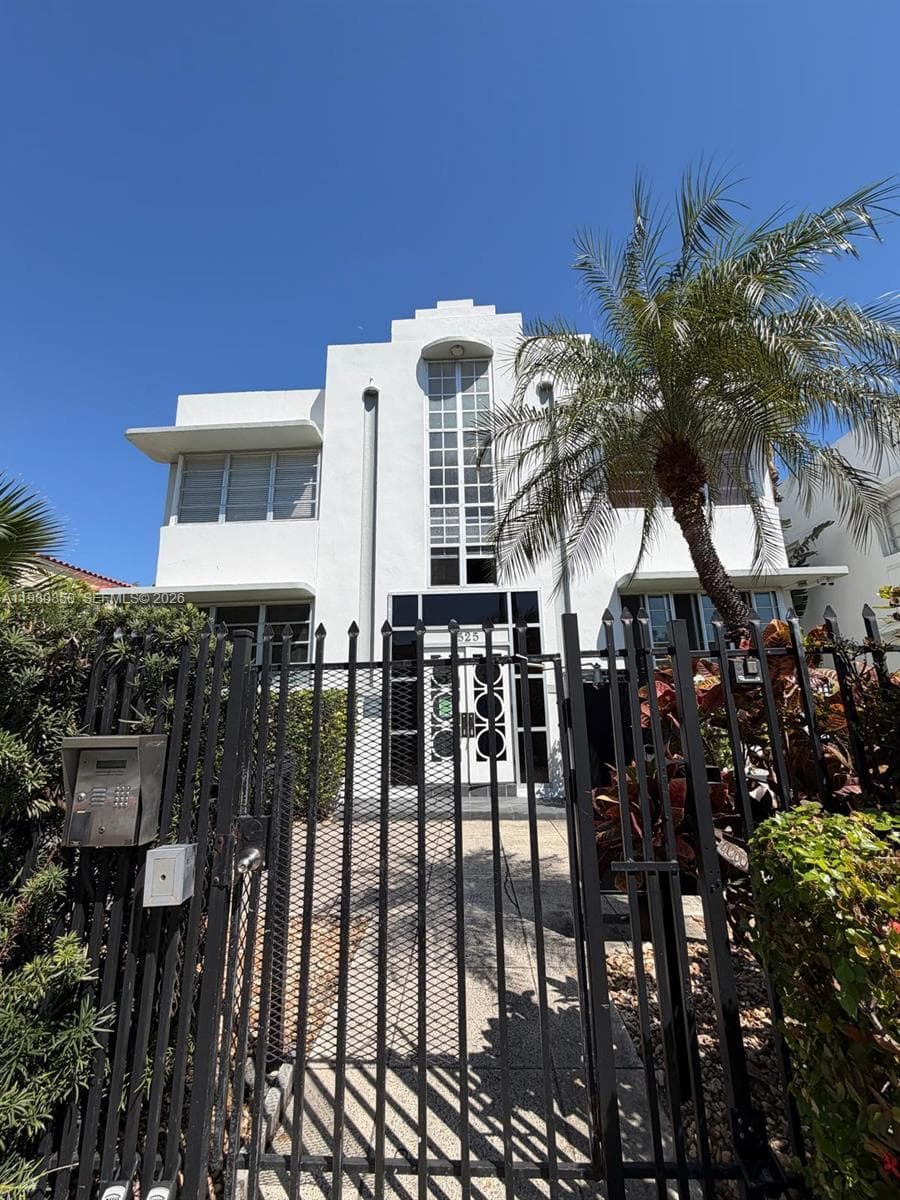 A11989850 — Miami Beach — 2