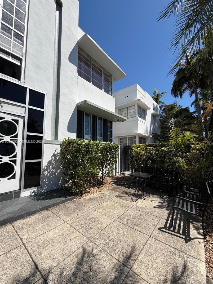 A11989850 — Miami Beach