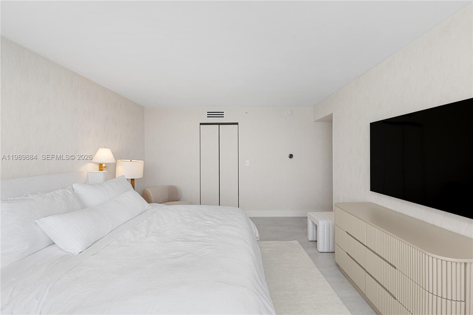 A11989884 — Miami Beach — 18
