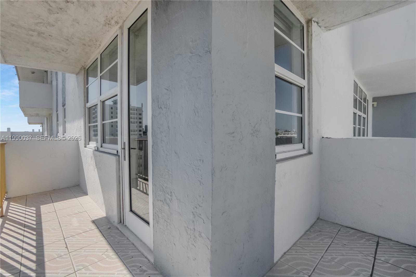 A11990037 — Miami Beach — 34