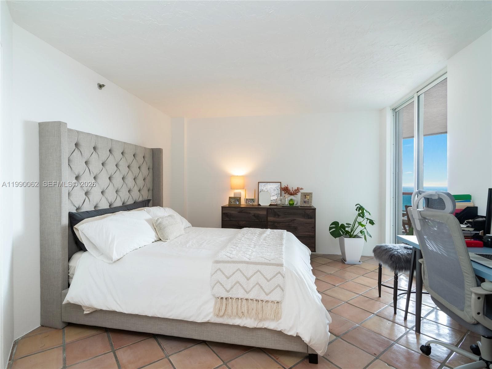 A11990062 — Miami Beach — 17