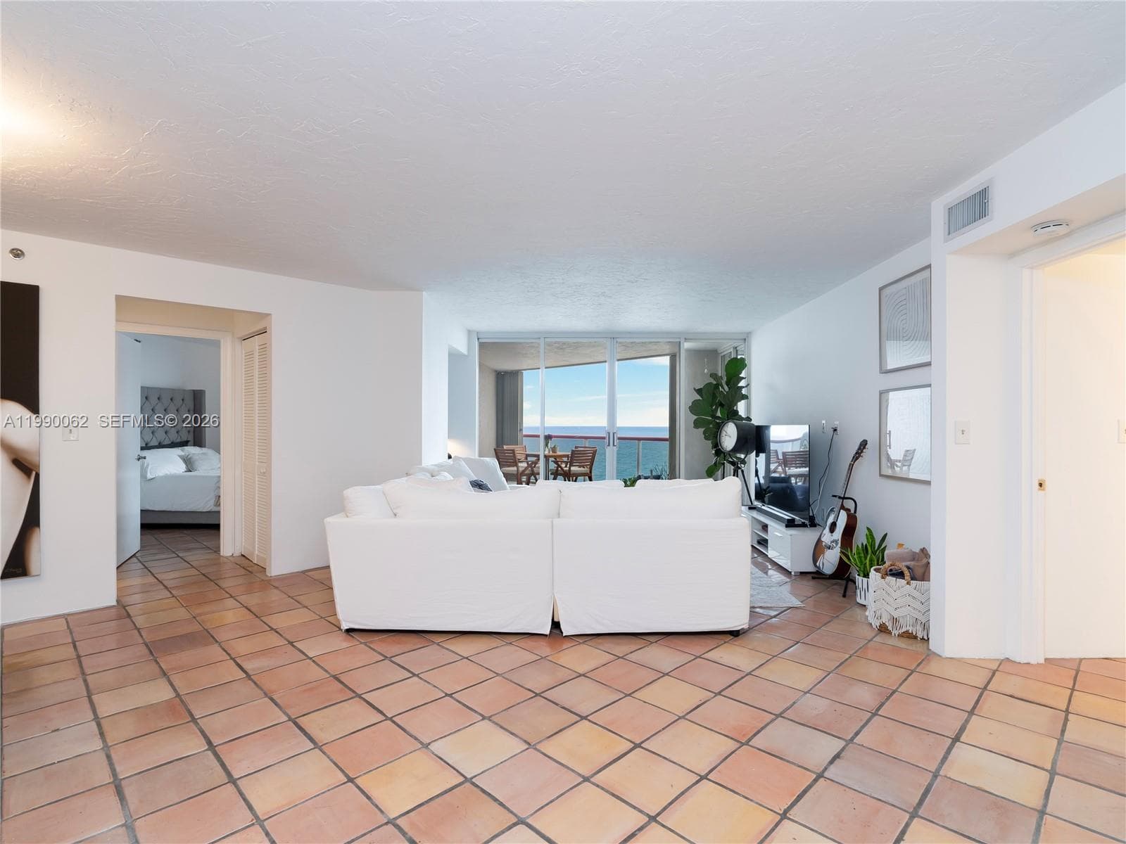 A11990062 — Miami Beach — 5