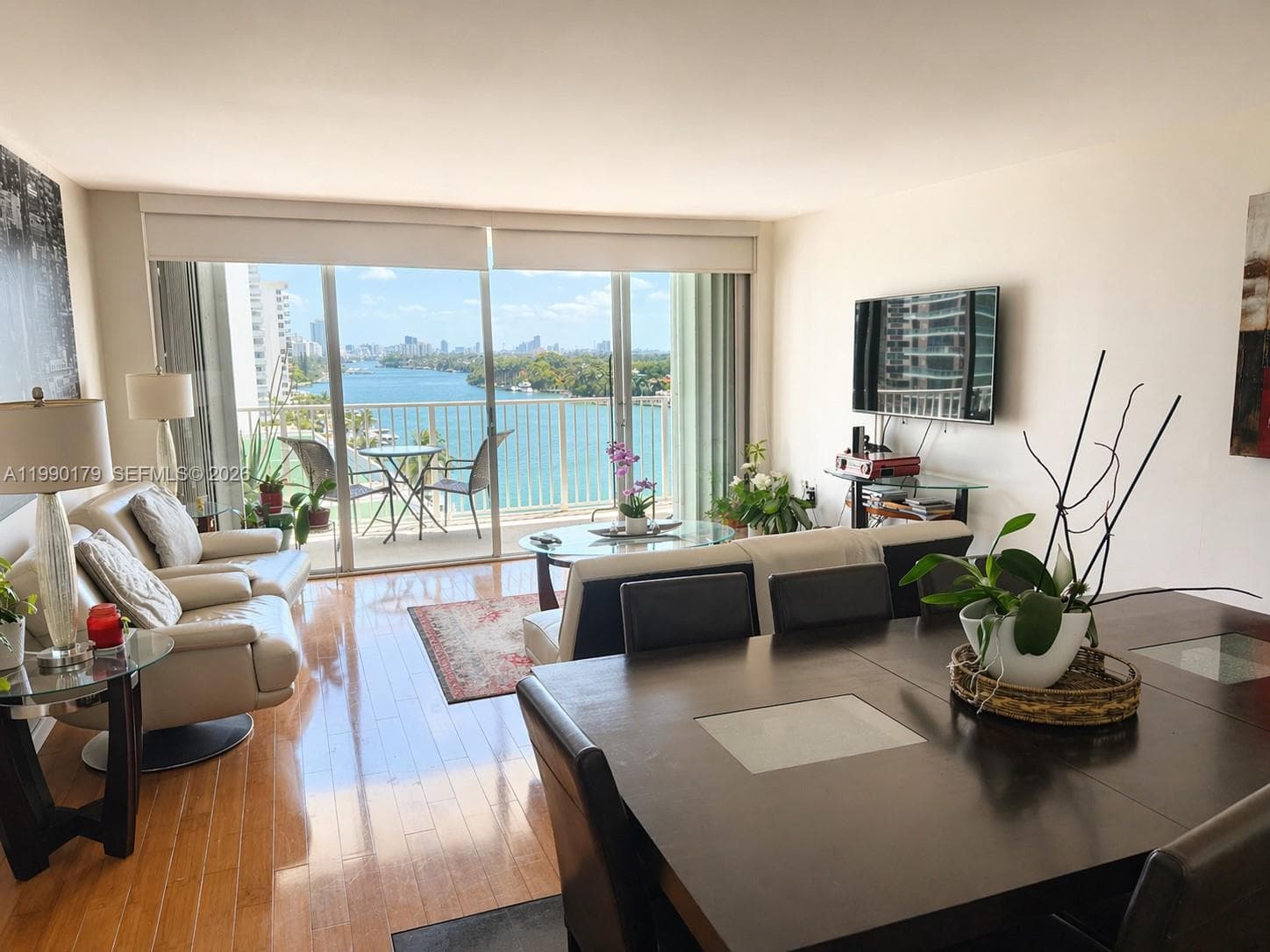 A11990179 — Miami Beach — 10