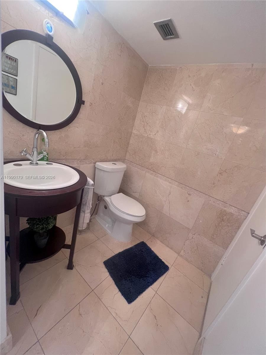 A11990179 — Miami Beach — 15