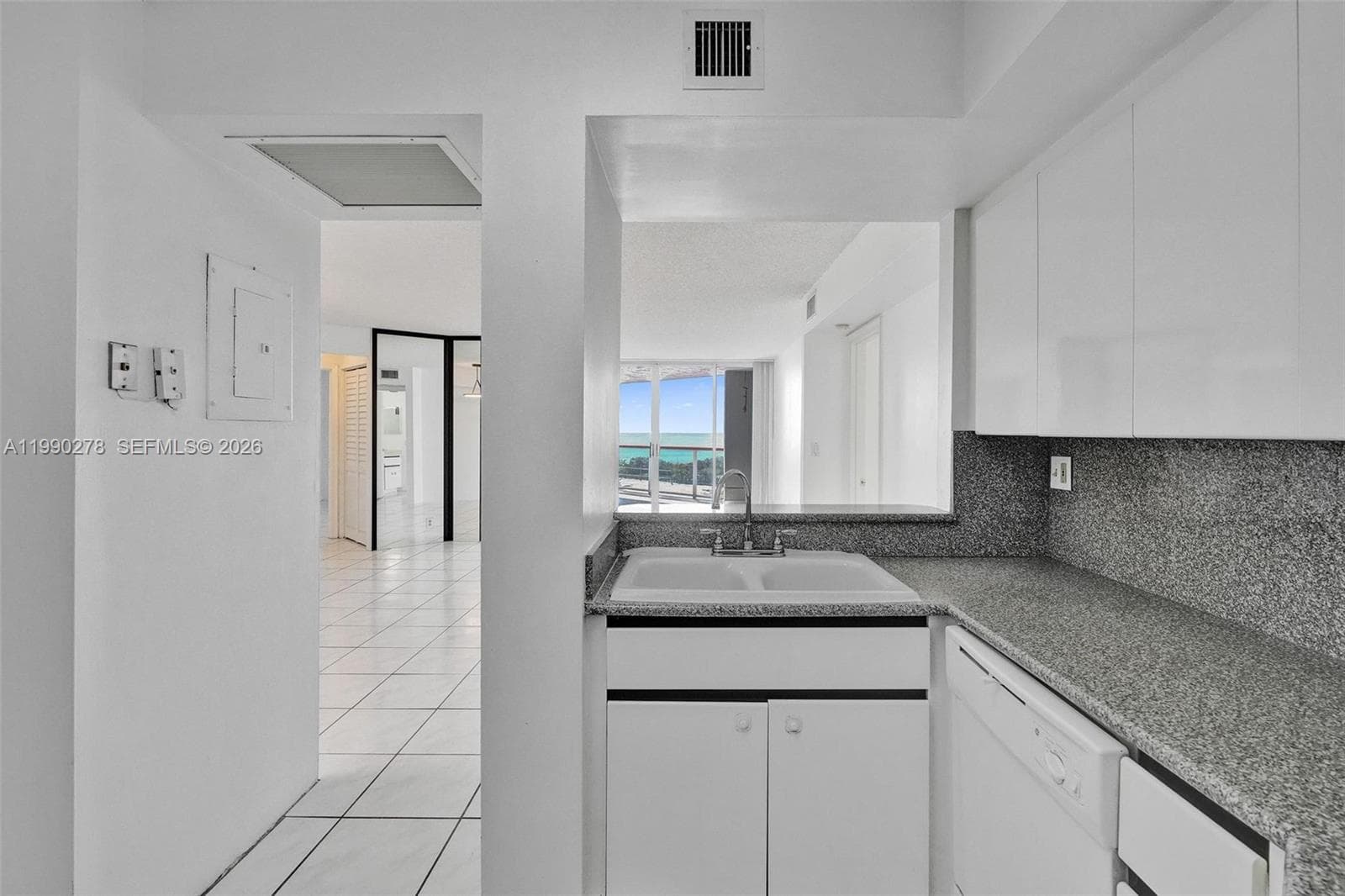 A11990278 — Miami Beach — 23