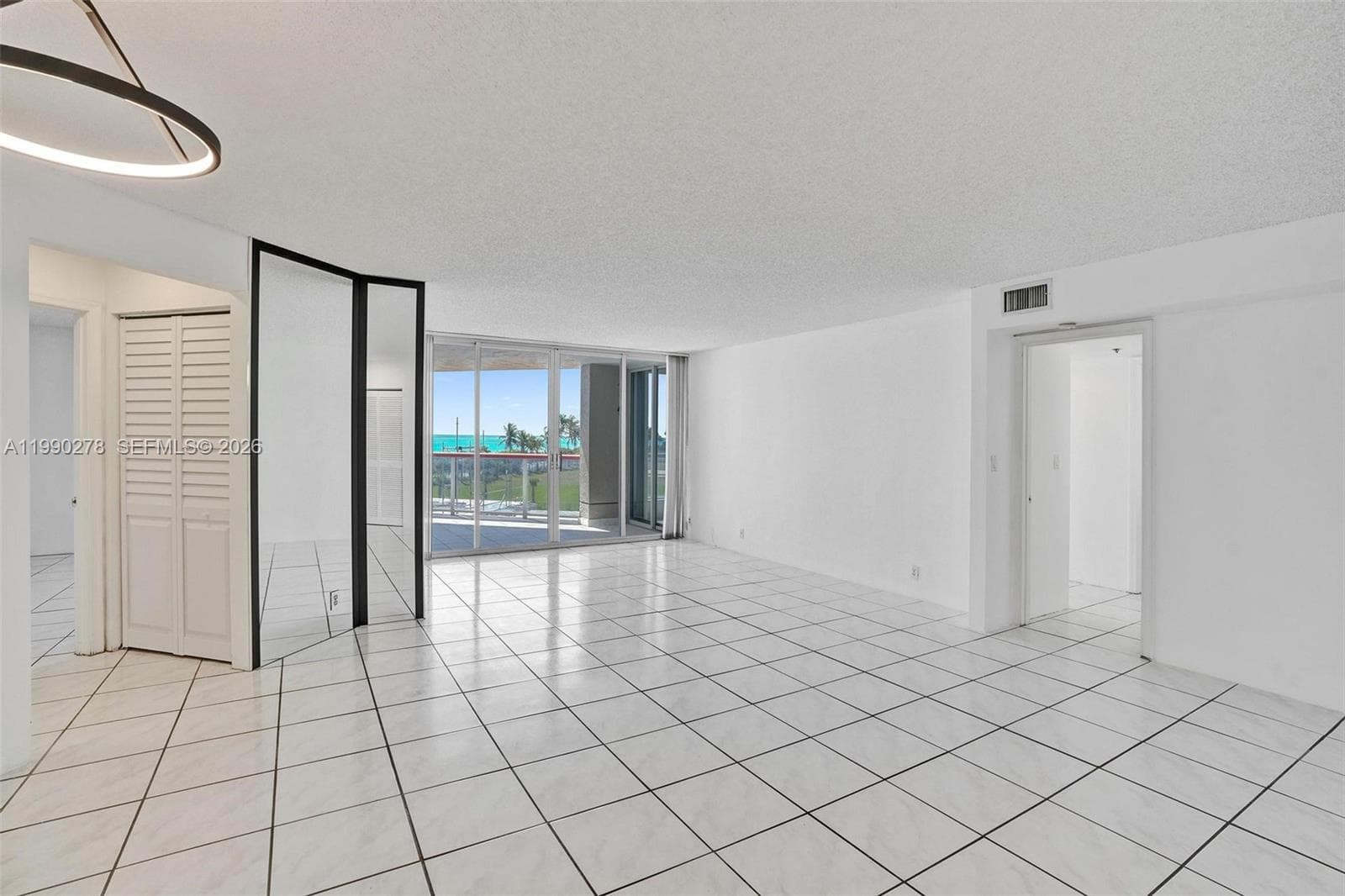 A11990278 — Miami Beach — 12