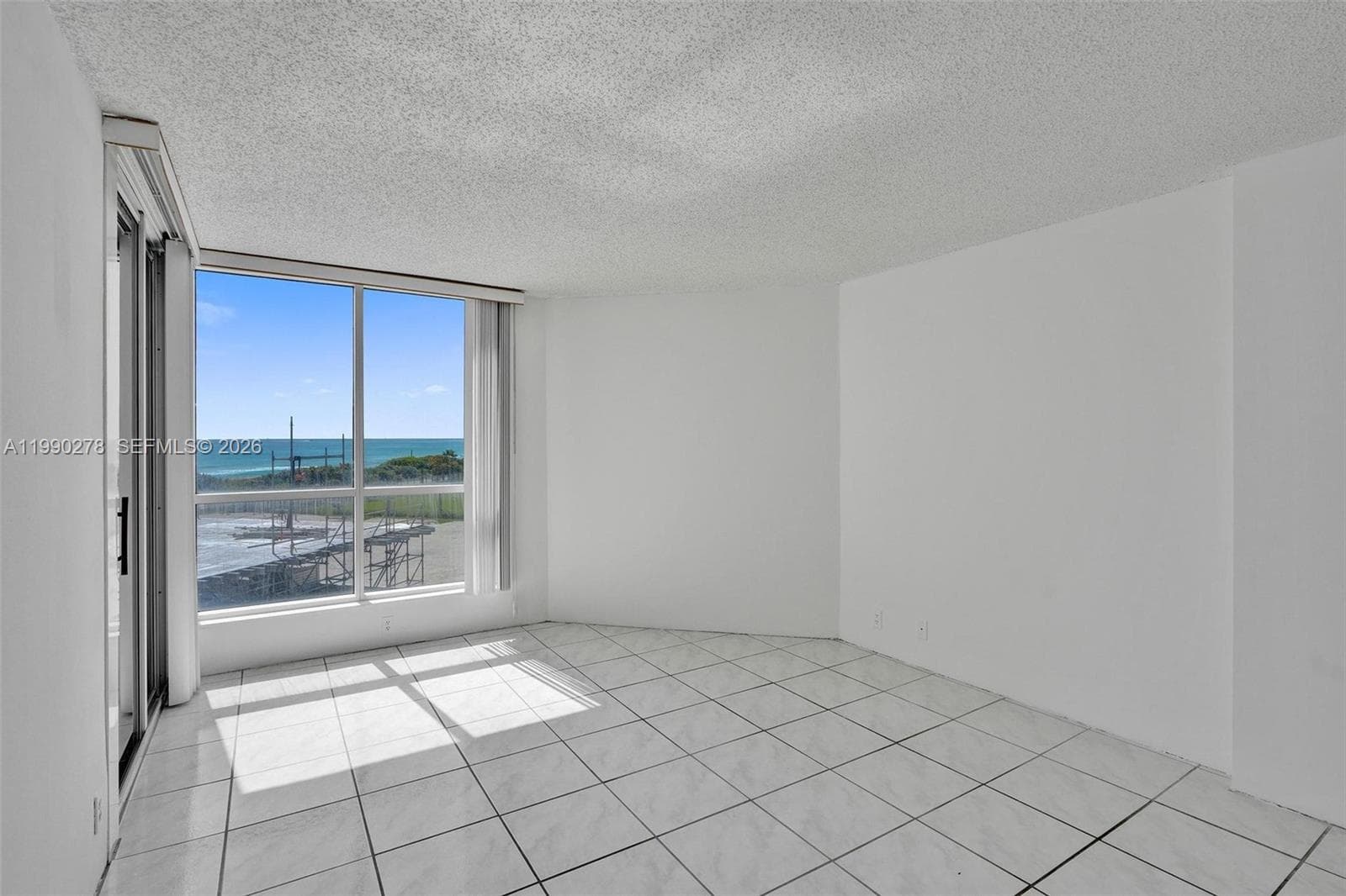 A11990278 — Miami Beach — 26