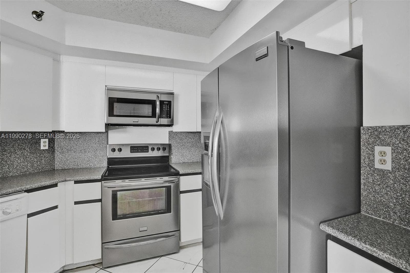 A11990278 — Miami Beach — 22