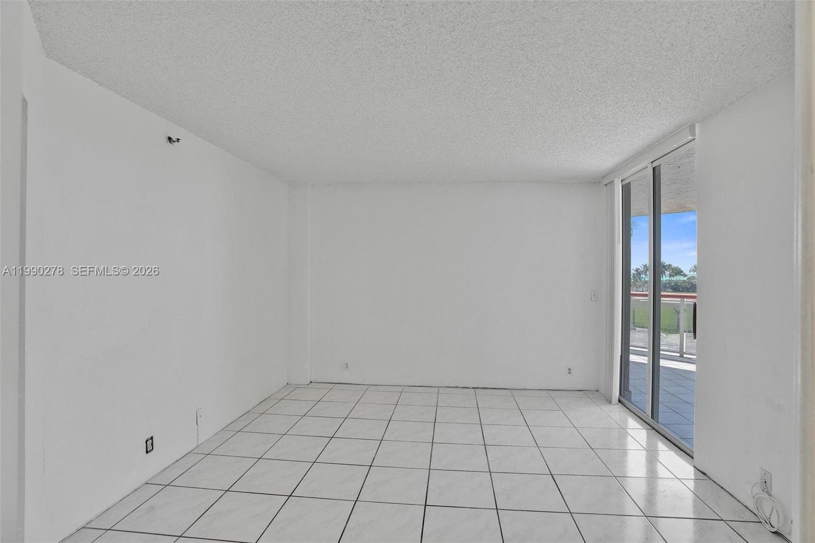 A11990278 — Miami Beach — 32