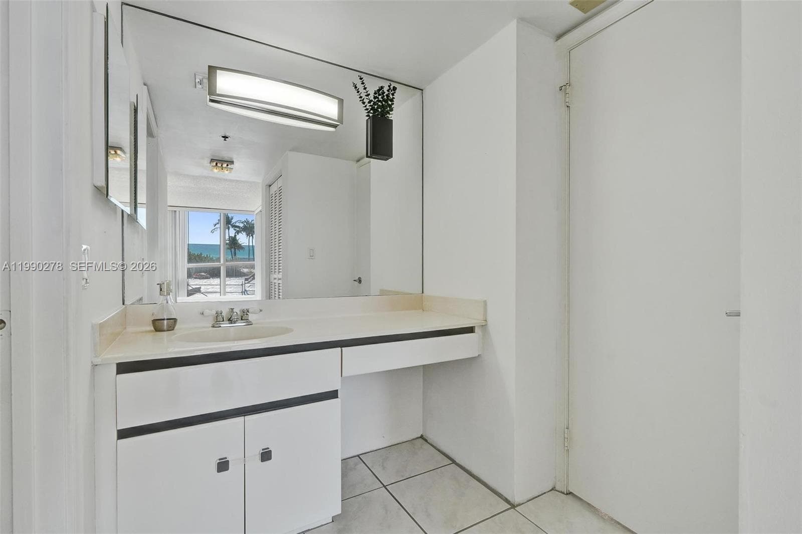 A11990278 — Miami Beach — 28