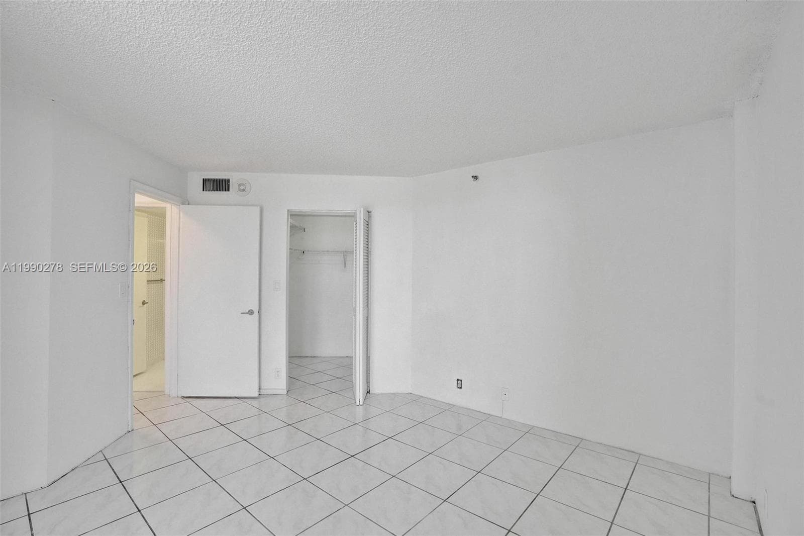 A11990278 — Miami Beach — 34