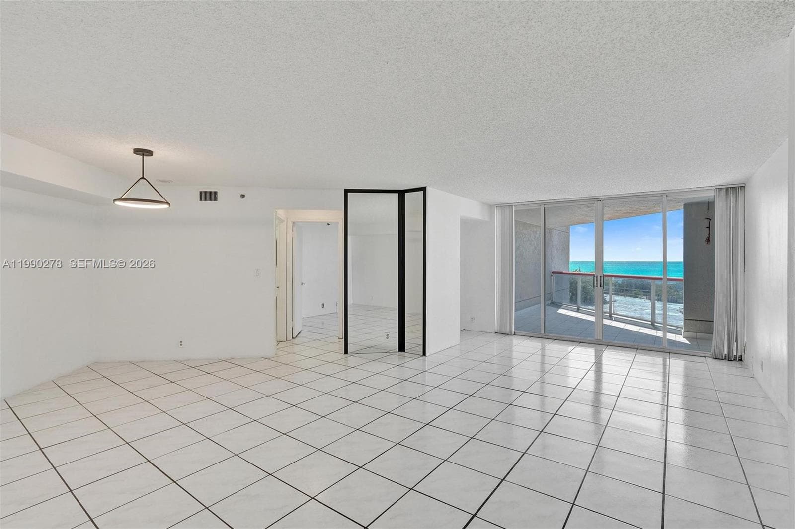 A11990278 — Miami Beach — 11