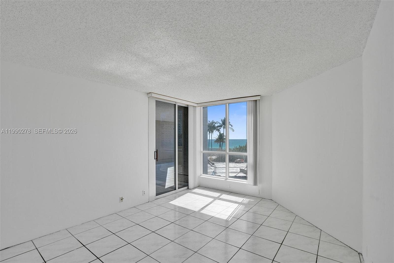 A11990278 — Miami Beach — 25