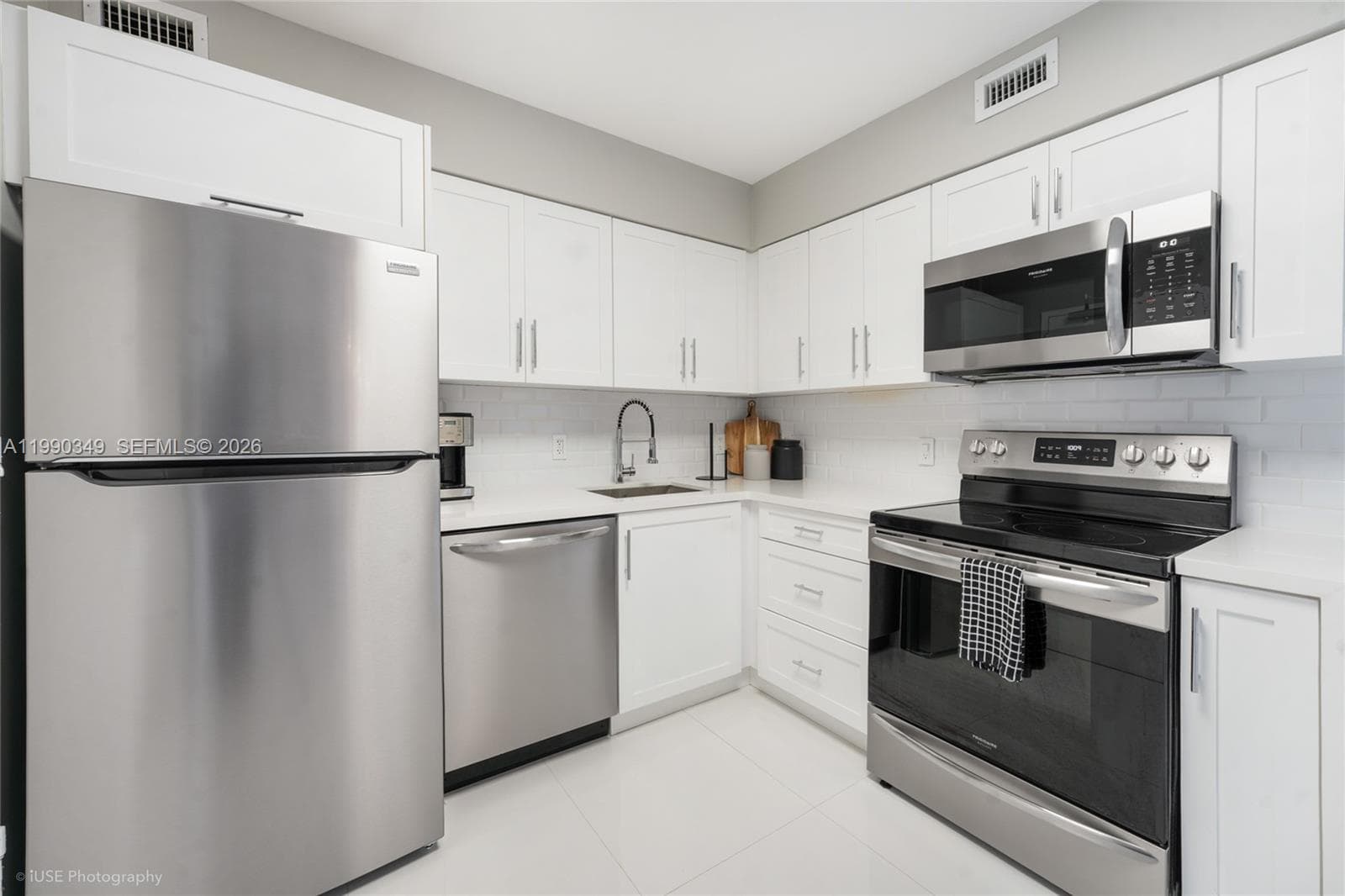 A11990349 — Miami Beach — 10