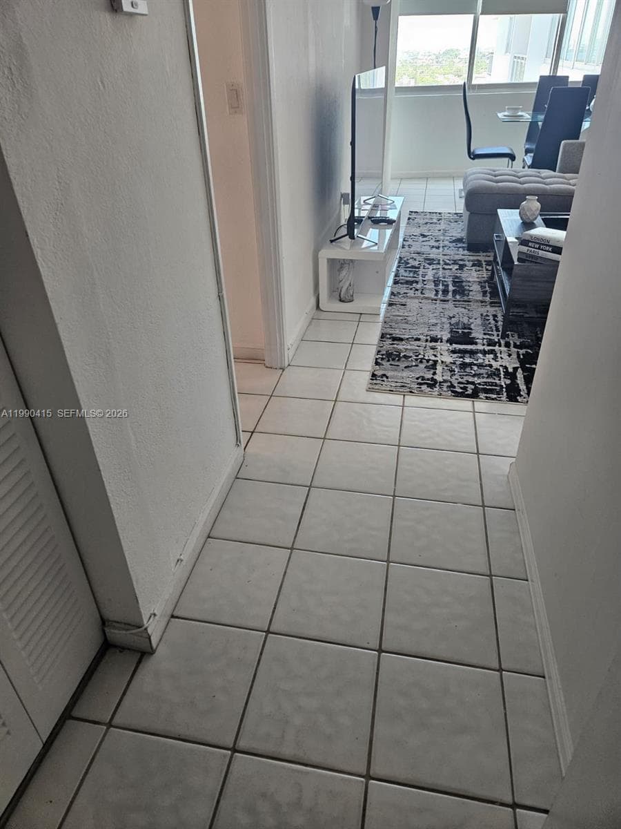 A11990415 — Miami Beach — 18