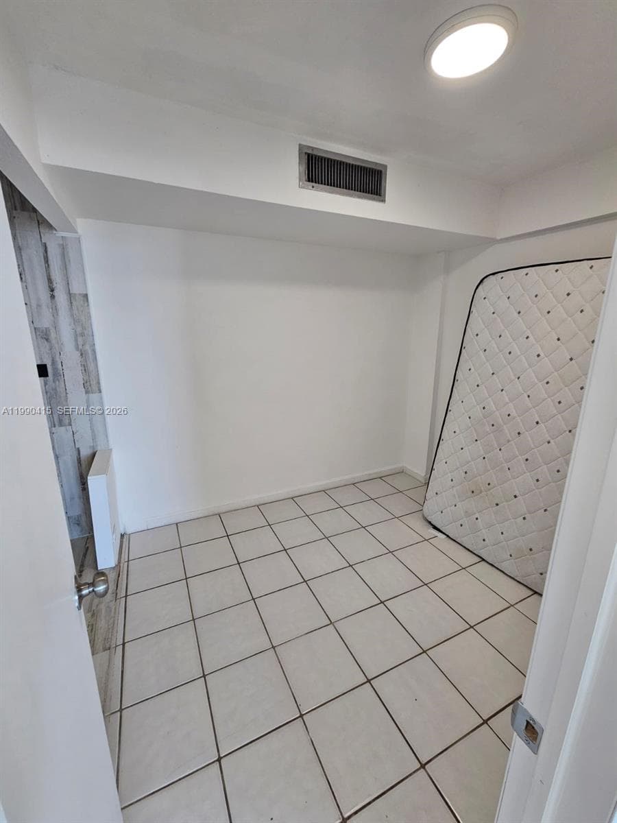 A11990415 — Miami Beach — 4