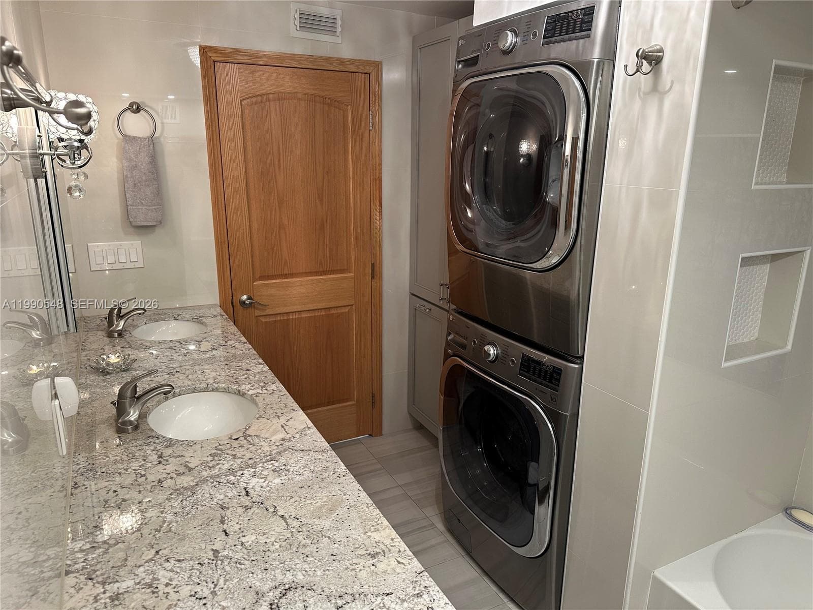 A11990548 — Miami Beach — 10