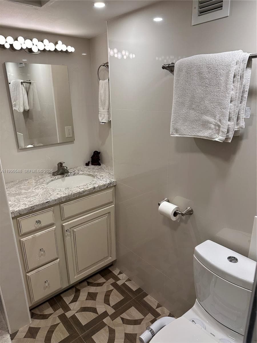 A11990548 — Miami Beach — 14