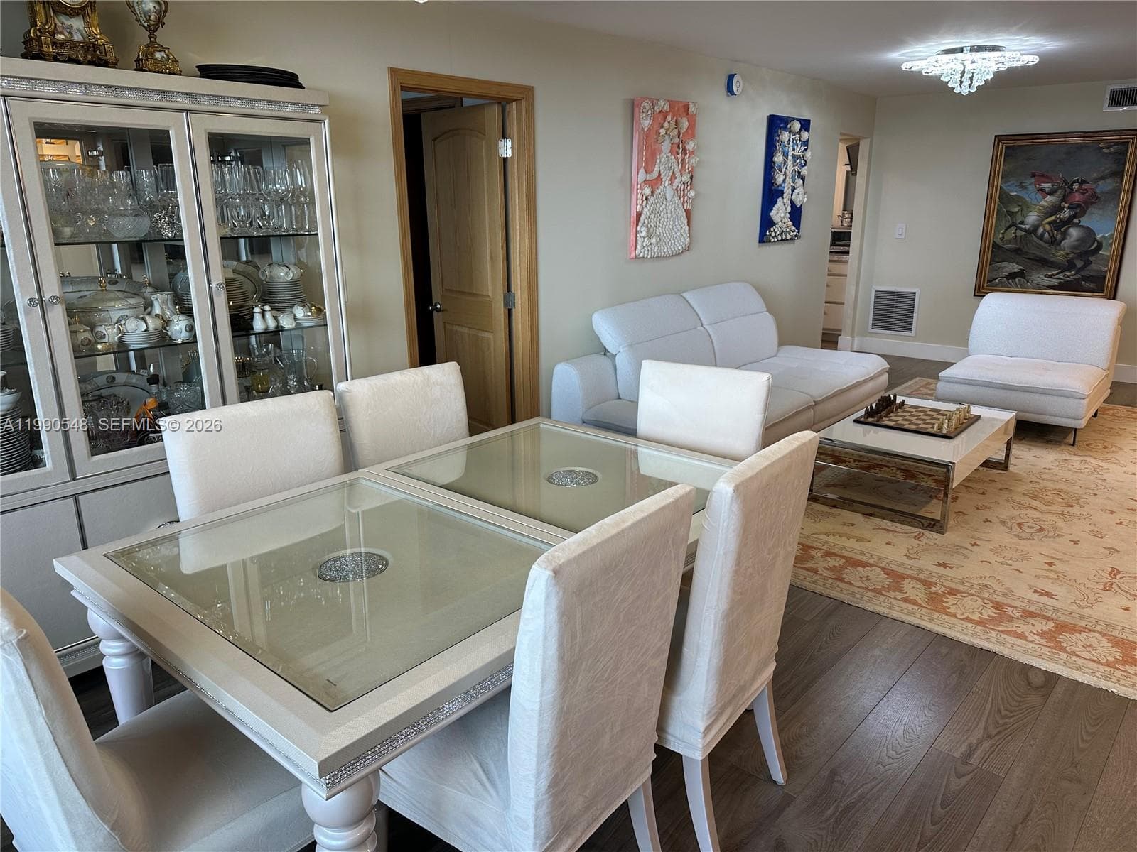 A11990548 — Miami Beach — 18