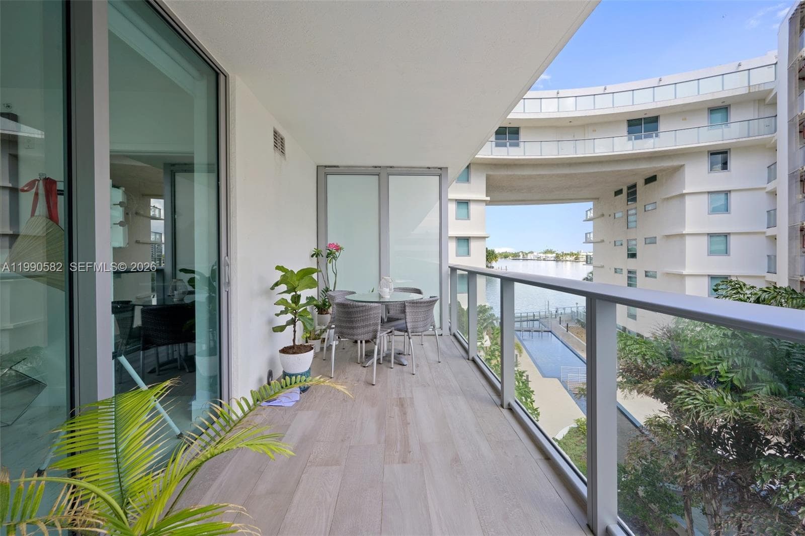 A11990582 — Miami Beach — 6