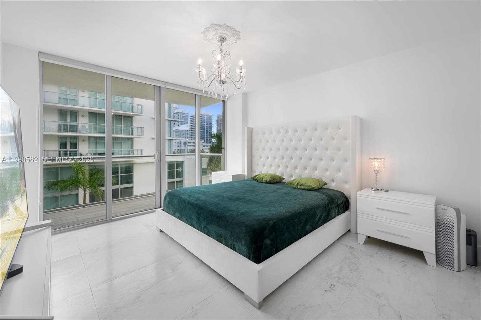 A11990582 — Miami Beach — 12