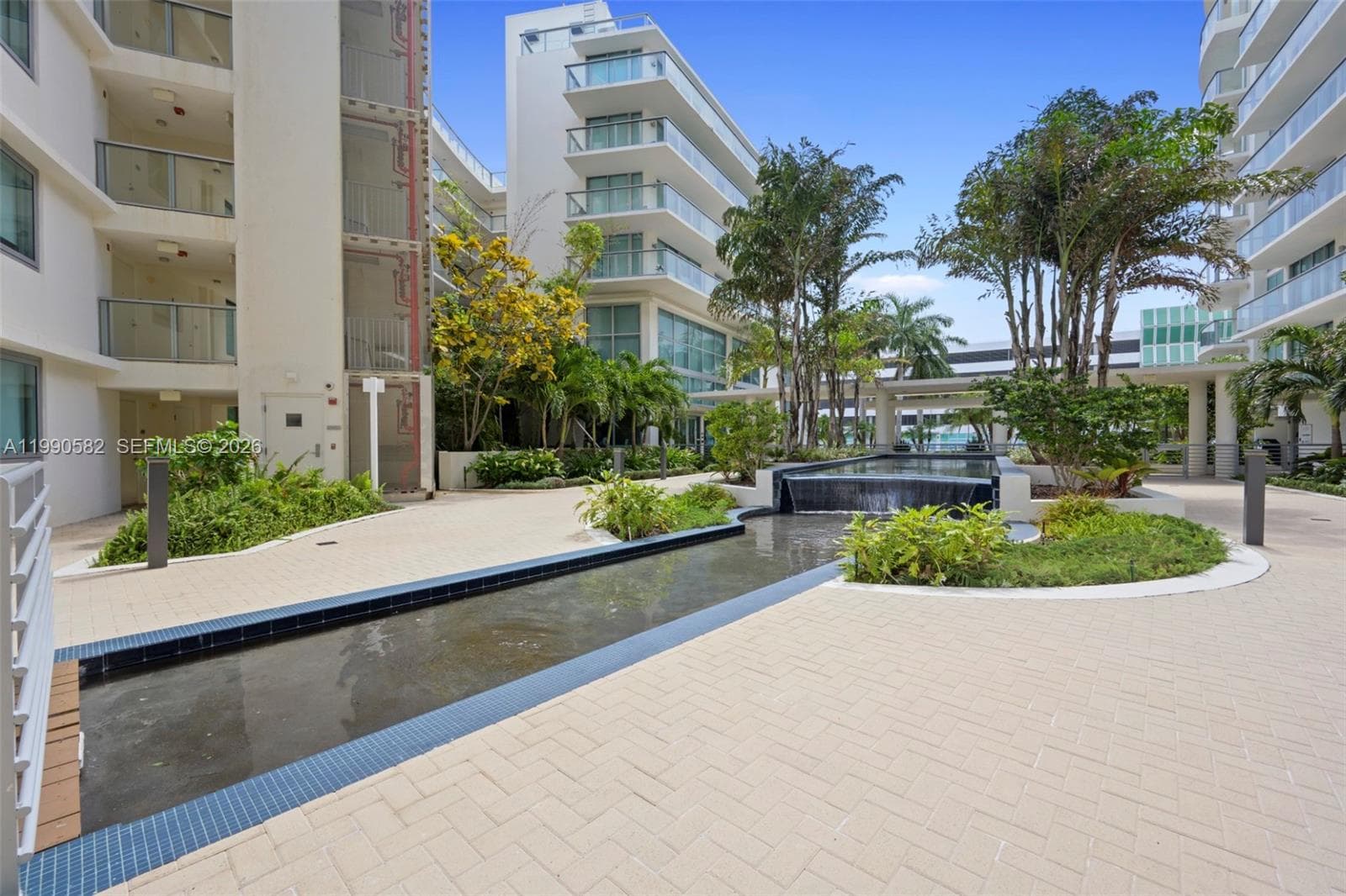 A11990582 — Miami Beach — 20