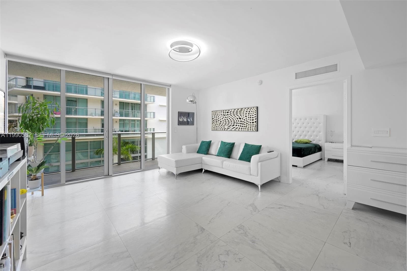 A11990582 — Miami Beach — 9