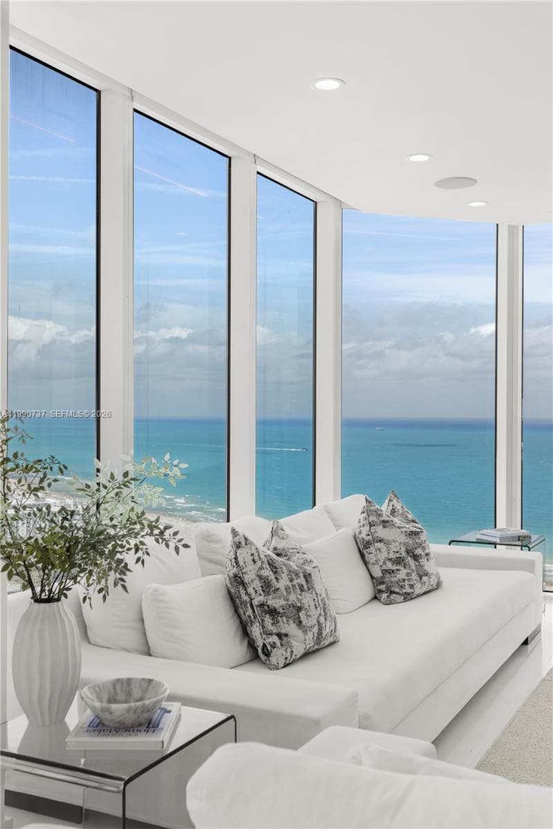 A11990737 — Miami Beach — 2