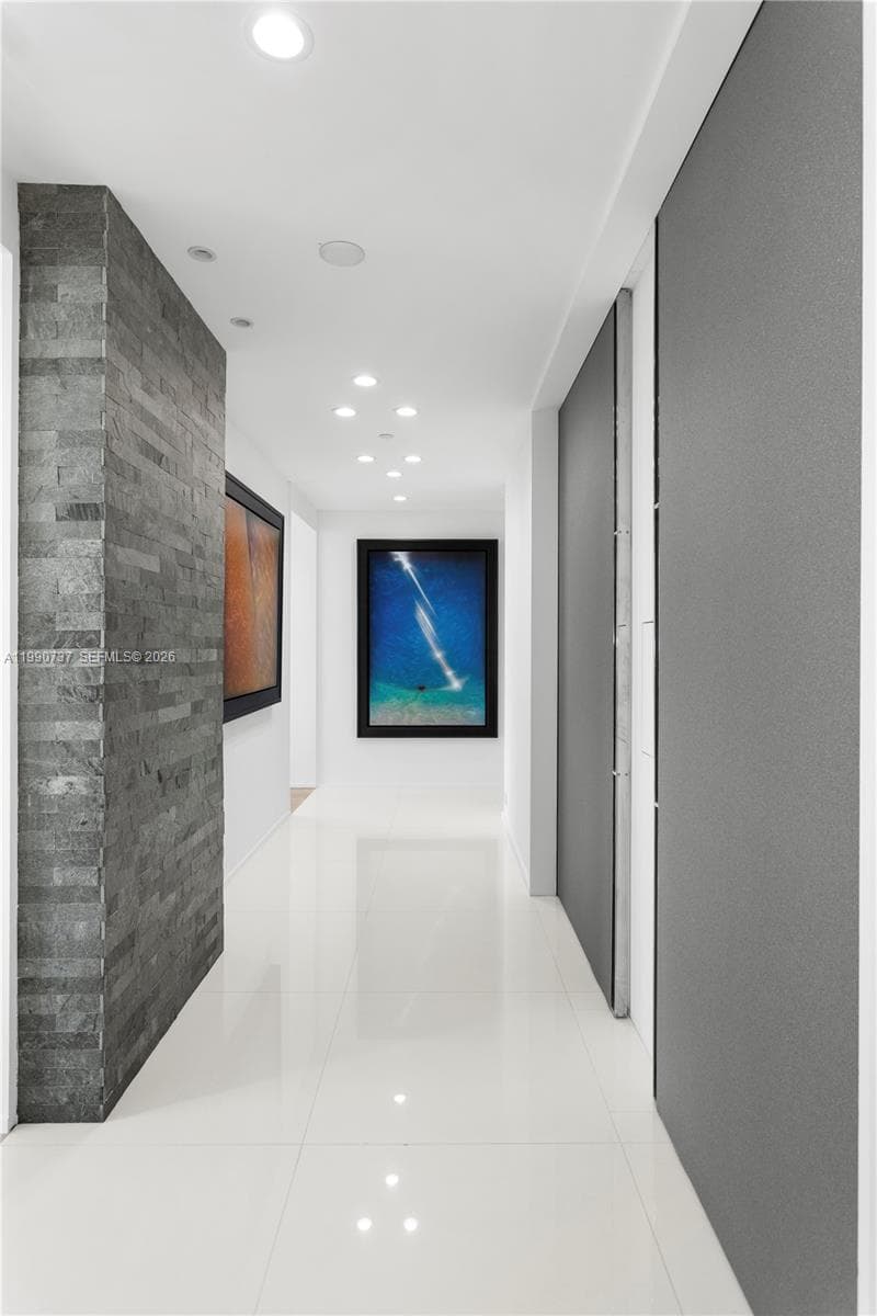 A11990737 — Miami Beach — 20