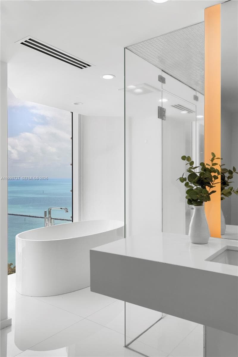 A11990737 — Miami Beach — 9