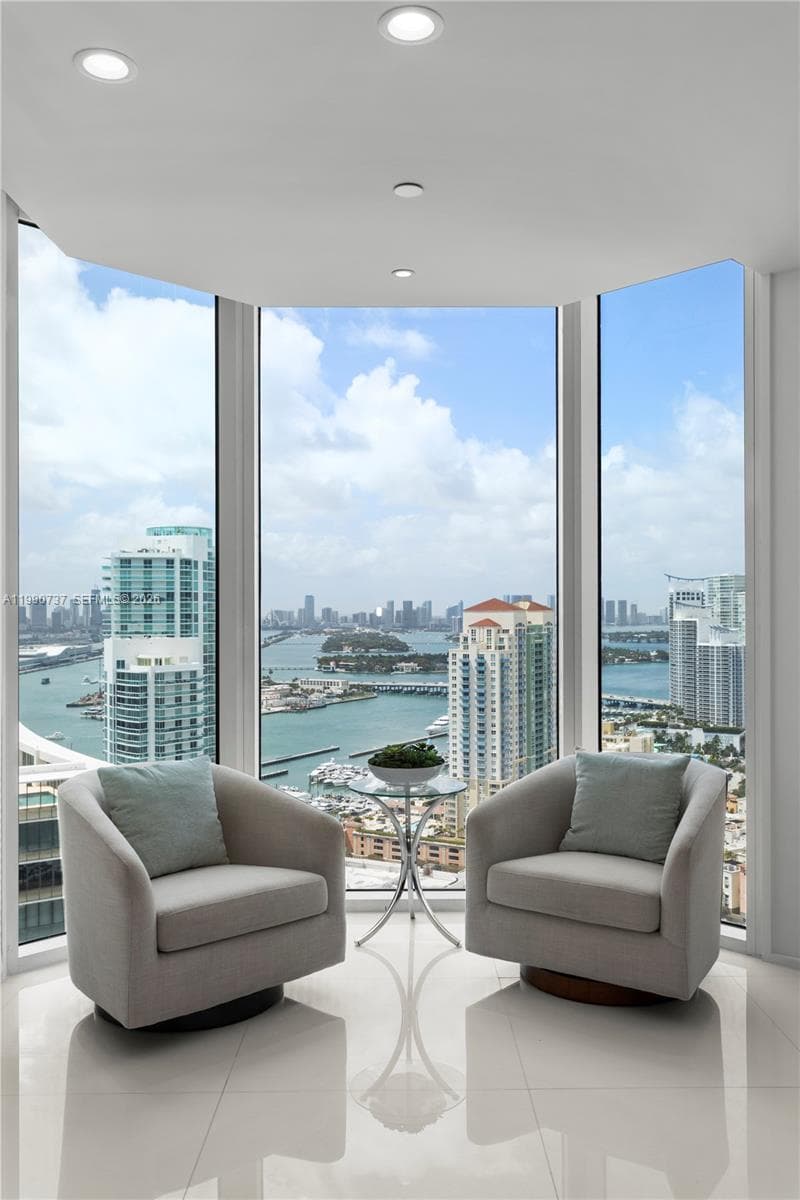 A11990737 — Miami Beach — 24